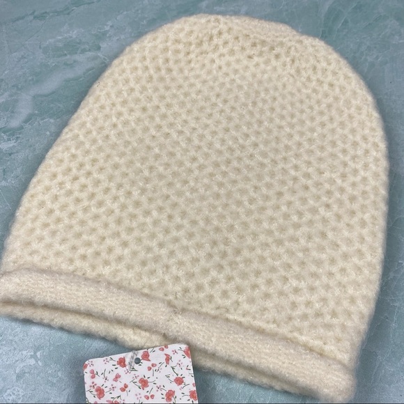 NWT Free People ivory knit beanie - Picture 2 of 5